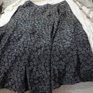 Saks Fifth Avenue Silk Elegant Black and White Floral Skirt Sz 12